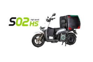 Analiza comparativa: scuter electric S02HS versus scuter clasic 125cc 