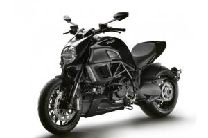 2011 Diavel: Negru mat este mai sic