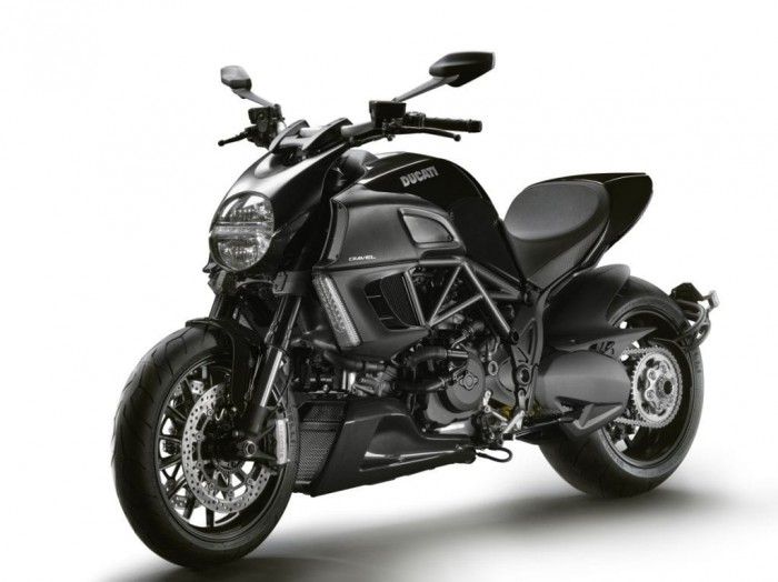 2011 Diavel: Negru mat este mai sic