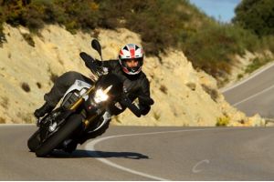 Video: 2011 Aprilia Dorsoduro 1200