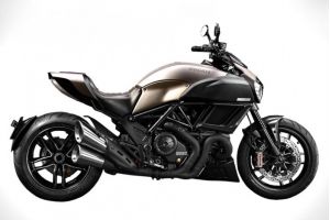 2015 Ducati Diavel Titanium,prezenta impunatoare si design nou