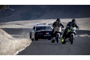 Nu-i ATV, ci drift cu Mustang si Triumph