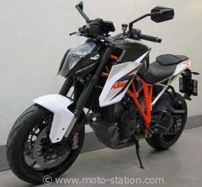 2014 KTM 1290 Duke R se pregateste de prezentare