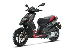 2015 Aprilia SR Motard 50 - un scuter ieftin si agil in jungla urbana