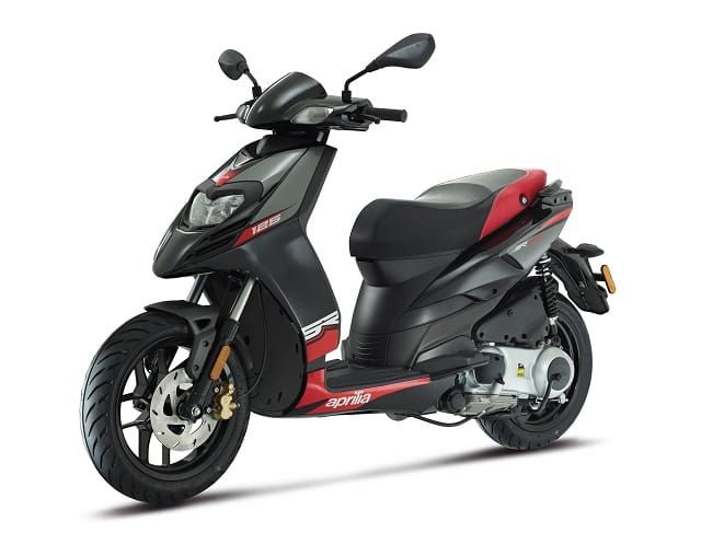 2015 Aprilia SR Motard 50 - un scuter ieftin si agil in jungla urbana