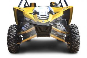 Yamaha YXZ 1000 dotat cu un front bumper minimalist cu un impact maxim