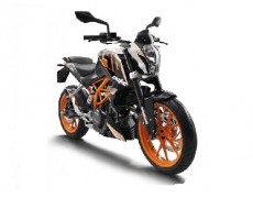 2017 KTM 390 Duke in imagini-spion