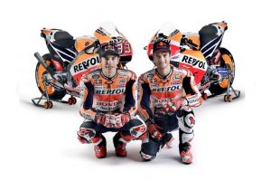 Honda si-a prezentat echipa Repsol si modelul 2017 RC213V cu care participa in MotoGP in acest sezon